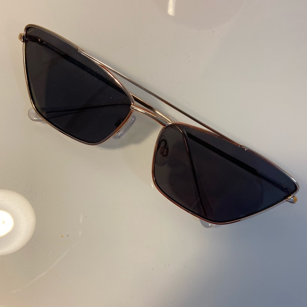 Fashionable metal sunglasses